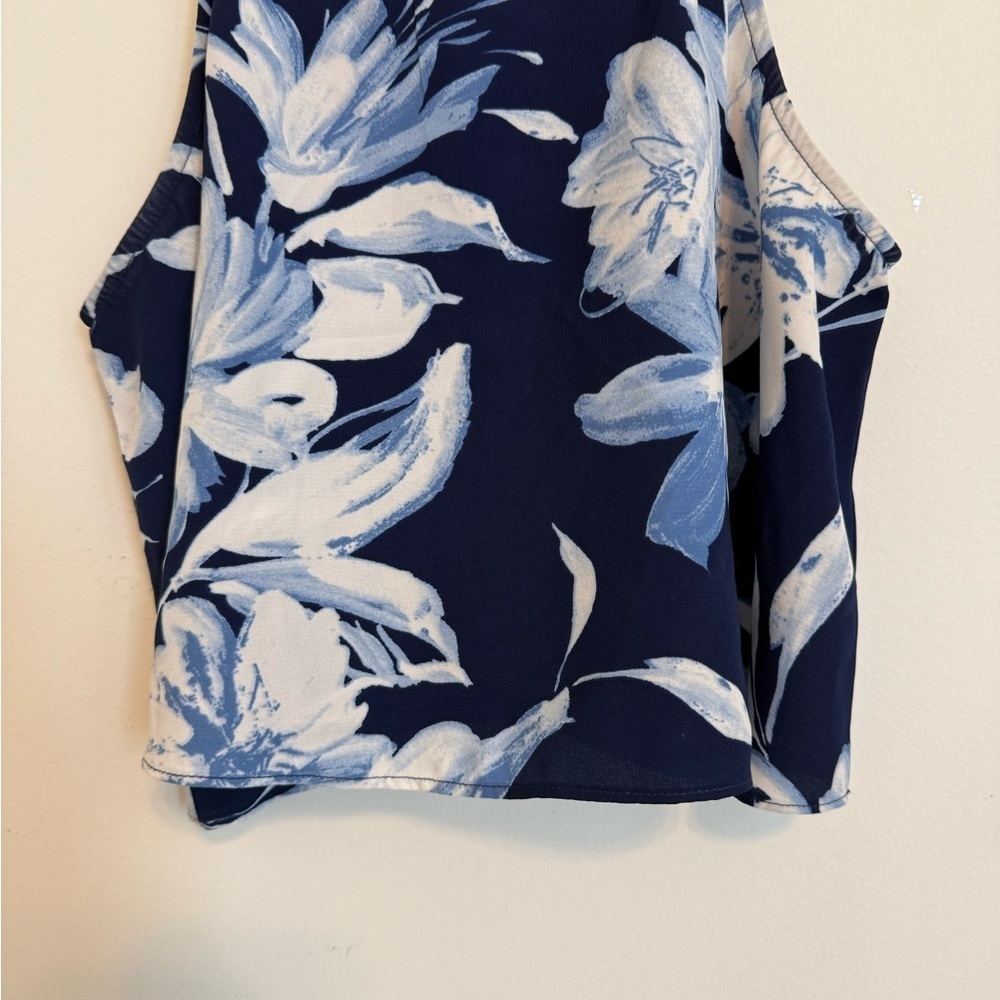 2/$30 Lulu's - Navy White Floral Crop Tank Top Size M - Picture 6 of 9
